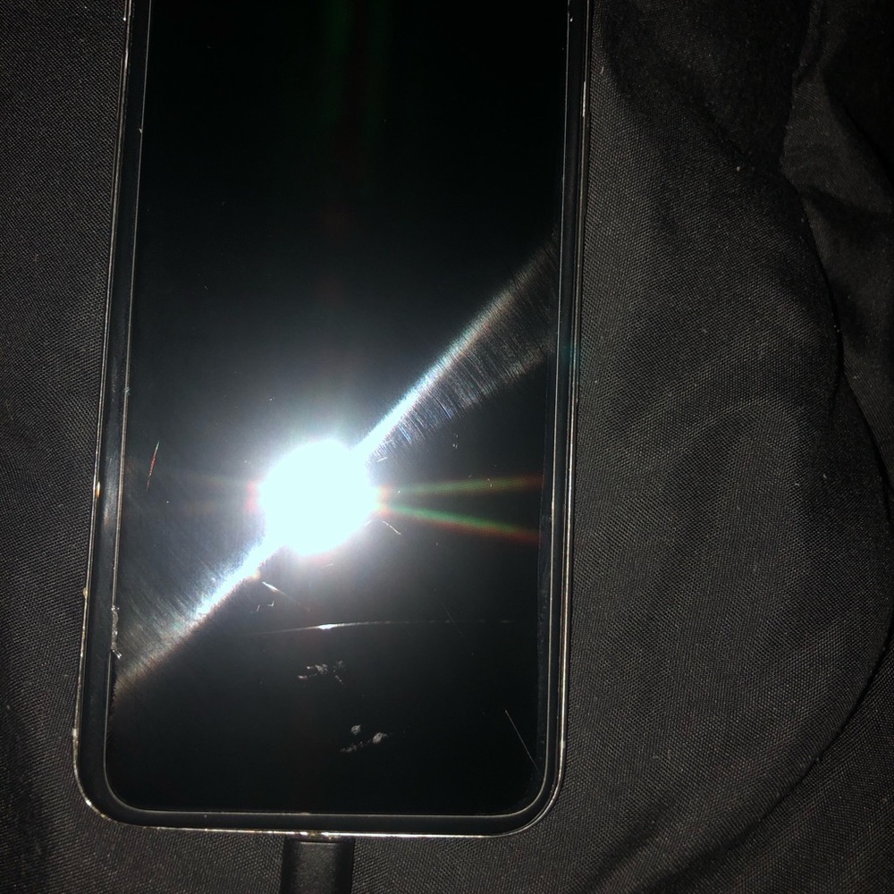 IPHONE X - Picture 2 of 4